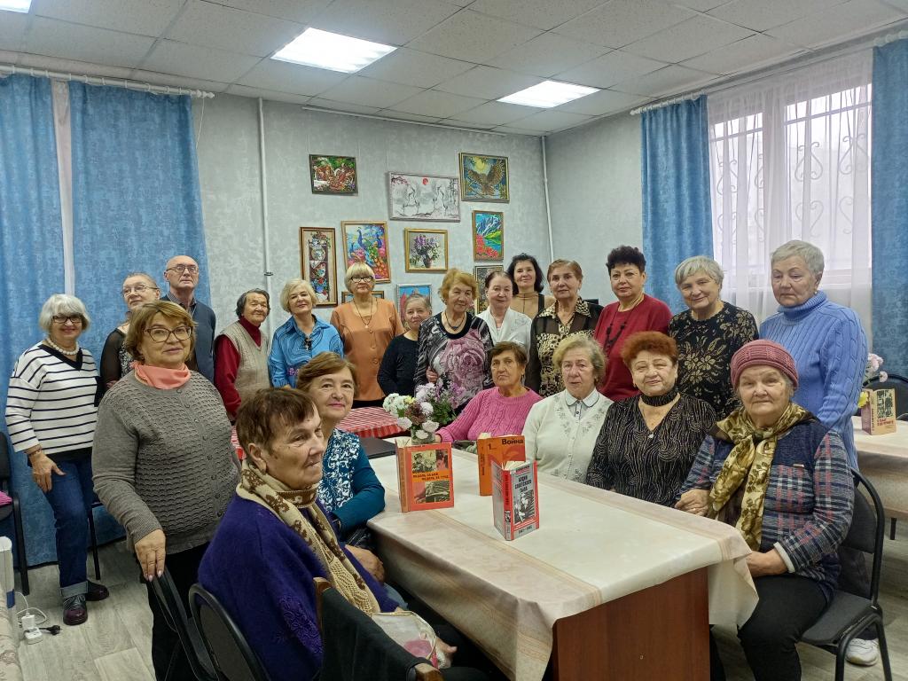 Труженики тыла! Единство с фронтом!